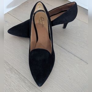 CLARKS Indigo NWOT Black Suede Pointed Toe Shoes; Size 9M